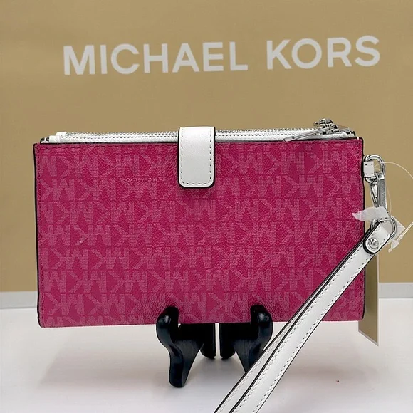 Michael Kors Jet Set Travel Large Embellished Signature Logo Wristlet
Dragonfrui - Picture 3 of 16